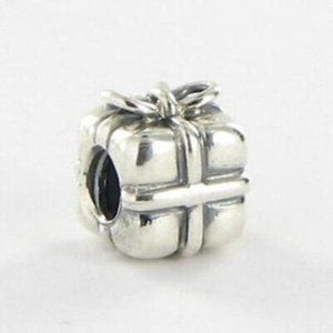 Pandora Bracelet Present Charm.